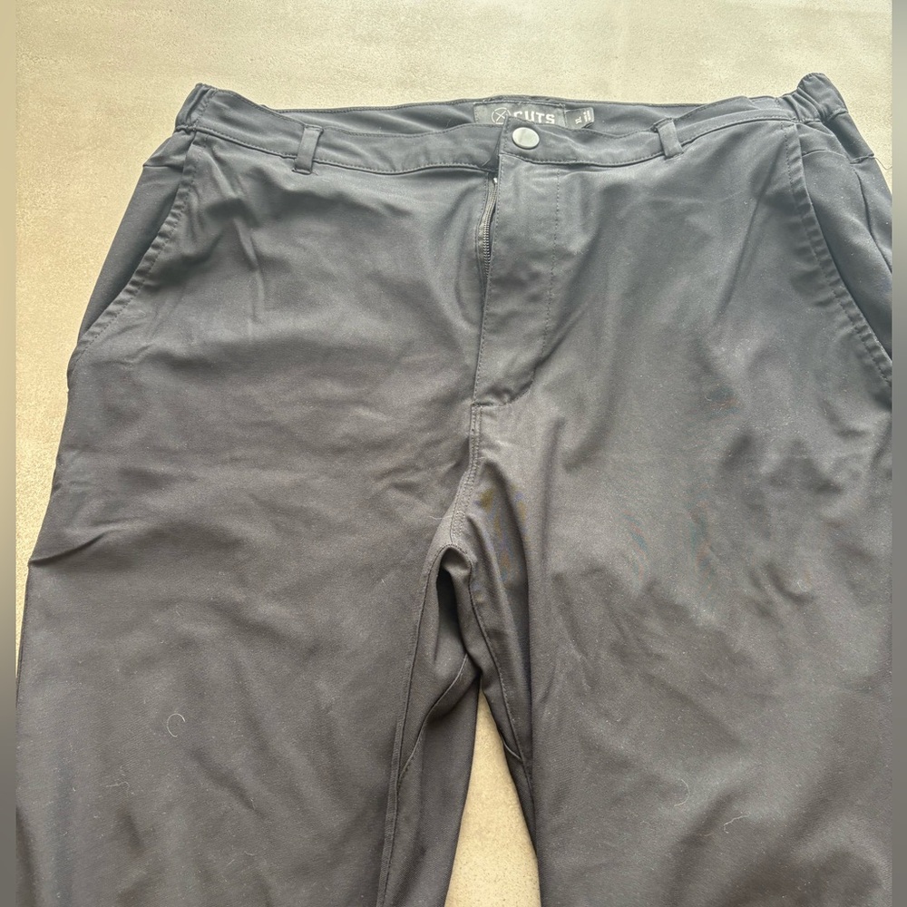 CUTS AO jogger in black